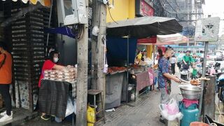 おかず屋台は健在でした