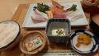 地下のグルメが良い。