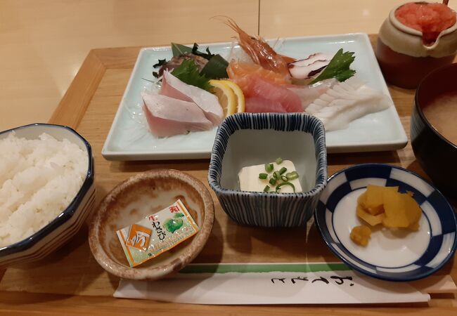 地下のグルメが良い。