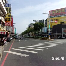 民権路との分離の様子です。