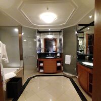 広々バスルーム！シャワーブースもある！