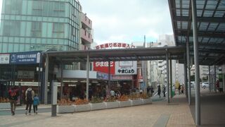 日曜日の平和通り商店街