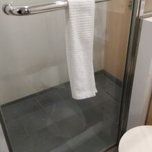 シャワーブースタイプのバスルーム