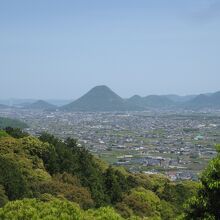 金刀比羅宮の展望台からの眺め、讃岐富士もよく見えます。
