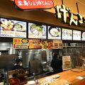 ショッピングを楽しむ中でのおいしいランチのラーメン