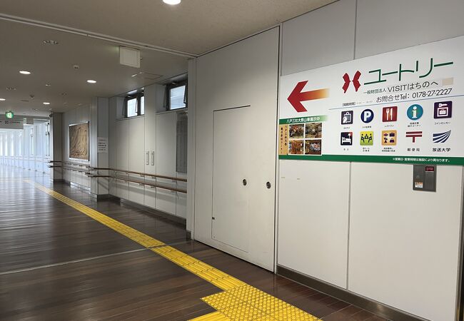 駅と通路でつながっています