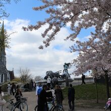 ゲフィオンの泉と教会