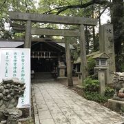 伏見神宝神社にも小ぶりなおもかる石