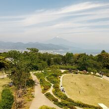 テラスからの庭園の眺め