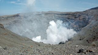 阿蘇に来たなら中岳に行かなくっちゃと　阿蘇中岳第1火口へ