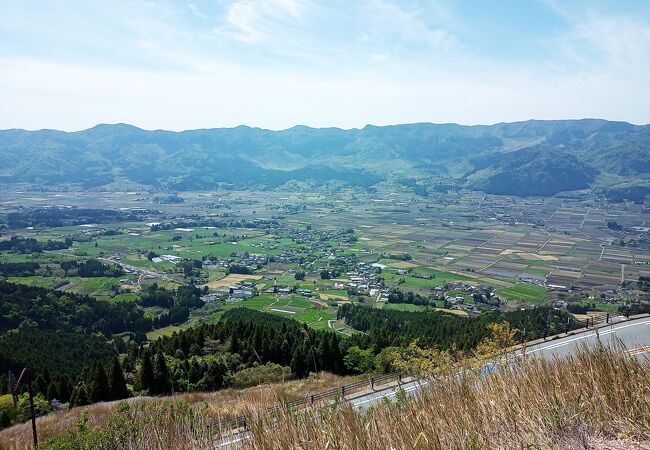 阿蘇パノラマラインの途中で休憩　南阿蘇パノラマライン展望所