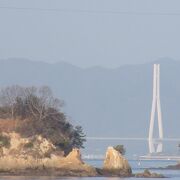 弓削島と佐島との間に架かる斜張橋