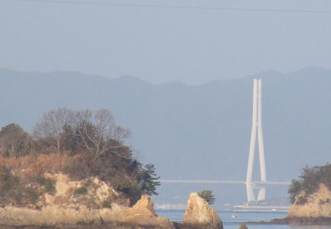 弓削島と佐島との間に架かる斜張橋