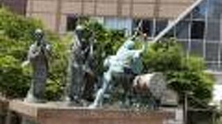 下関駅前の銅像