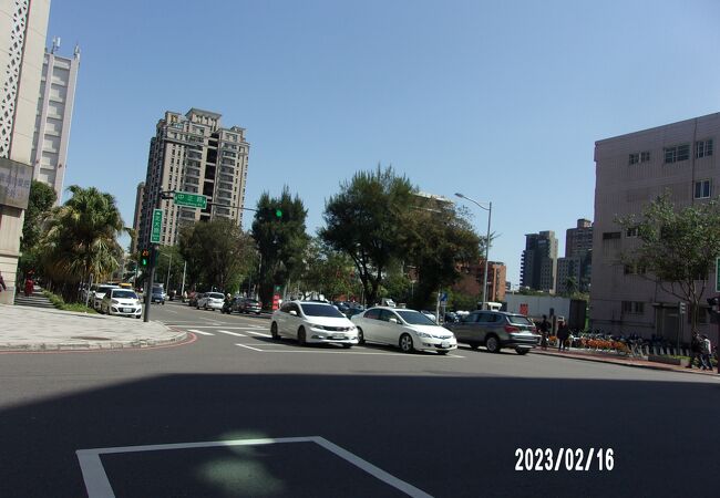 新竹市の北側のエリアにある大通りの一つです。