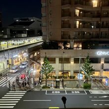 総武線がすぐ近くを走ります