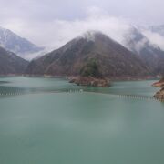 北アルプスの雪解け水を湛えて