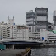 みなとみらい地区と中央市場を結ぶ橋