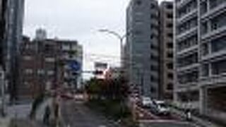 中央分離帯にも紅葉が！？