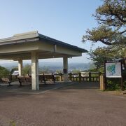 神武天皇の大きな像があります。氷見の町と日本海が一望できます。