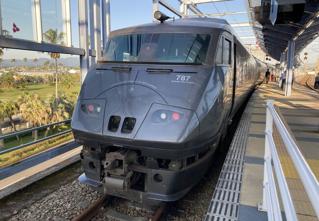 早朝から深夜まで、宮崎県内を走るローカル特急