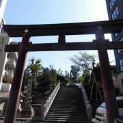 静けさに包まれた心が落ち着く神社