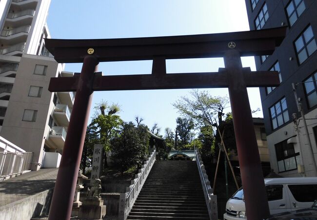 静けさに包まれた心が落ち着く神社