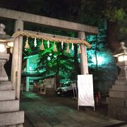 錦の繁華街に鎮座する神社