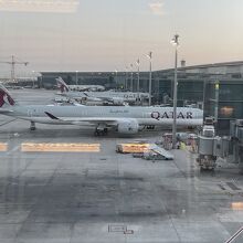 ラウンジからの空港景色