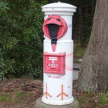 入口近くのポスト。トキ仕様です（笑）。