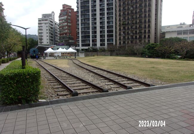 旧新北投駅舎が残されています。