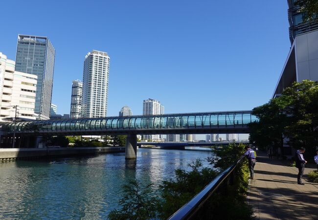 横浜駅東口とみなとみらい地区を結ぶペデストリアンデッキ