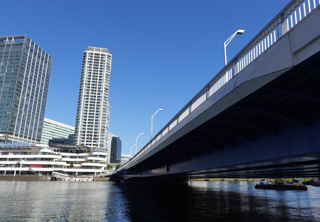 横浜市西区と神奈川区を結ぶ交通の要所