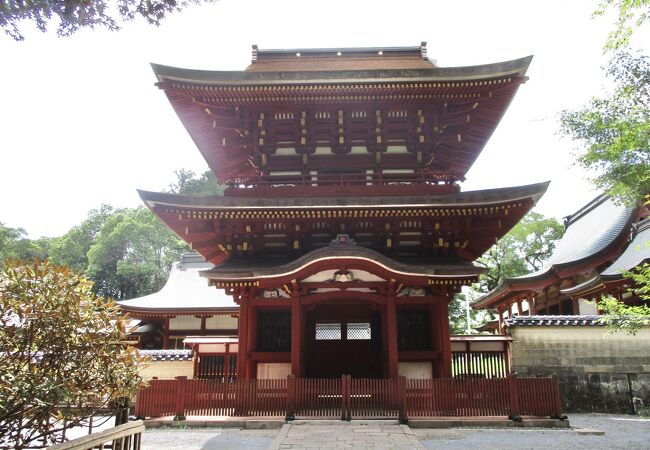 神聖な雰囲気の薦神社