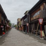 ひがし茶屋街ほど大きくはないが，特徴のあるお店がある。