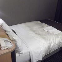 ダブル、部屋はひろくない