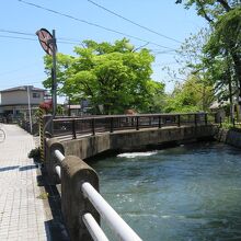 途中の浦北橋では...、