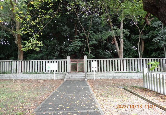 白鳥御陵とも書かれていますが、中には入れませんでした