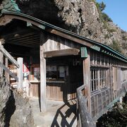 石廊崎の断崖にある神社