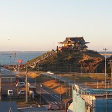 蕪島に建つ蕪嶋神社