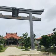 霊感あらたかな高台にある立派な神社