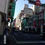 台北市内の重要な施設が並ぶ通りです。