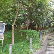 多摩川台公園の端にある前方後円墳