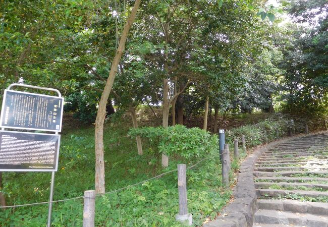 多摩川台公園の端にある前方後円墳