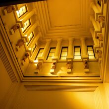 大倉山記念館(エントランスホールの天井)