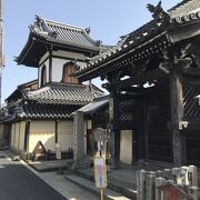 浄土真宗本願寺派の寺院。