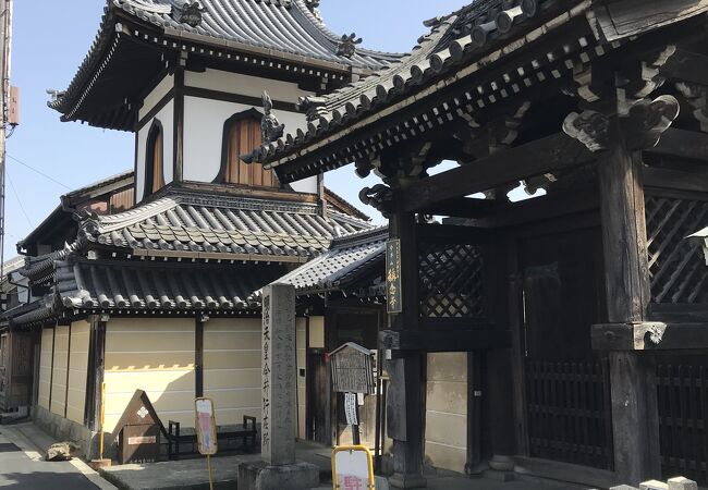 浄土真宗本願寺派の寺院。