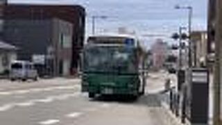 赤と緑で方向が違う