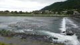 渡月橋の架かる川