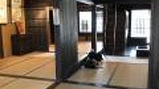 江戸時代の町家の様子を体感できる施設で、無料で建物にも上って見学できる施設！